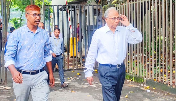 শেখ হাসিনার বিরুদ্ধে মাহমুদুর রহমানের সাক্ষ্যগ্রহণ শুরু