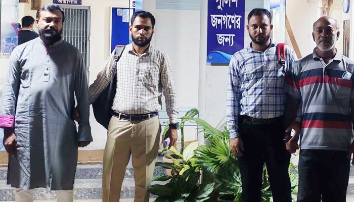 অর্থপাচারের ‘মাস্টারমাইন্ড’ সাবেক ভূমিমন্ত্রীর এজেন্ট উৎপল-আজিজ গ্রেপ্তার