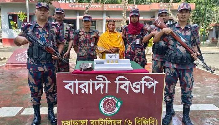 সোনার বারসহ নারী চোরাকারবারি গ্রেপ্তার