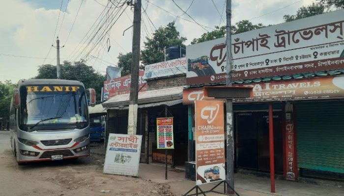 চাঁপাইনবাবগঞ্জে চালুর ৩ ঘণ্টা পরেই বন্ধ দূরপাল্লার বাস
