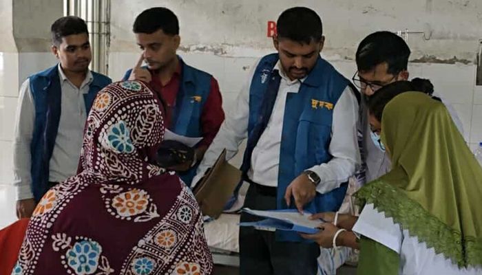 পলাশ উপজেলা স্বাস্থ্য কমপ্লেক্সে দুদকের অভিযান