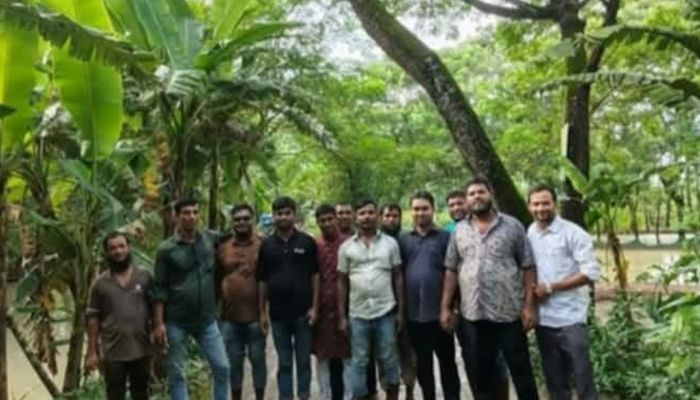 দাওয়াত না দেওয়ায় মাদ্রাসার খাবার সাবাড় করে গেলেন বিএনপি নেতাকর্মীরা