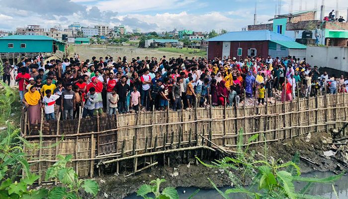 বাঁকখালী নদী পাড়ের উচ্ছেদ অভিযান, জনতার বাঁধায় পণ্ড