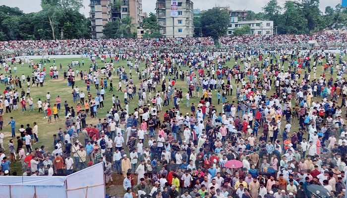 কক্সবাজারে দর্শকের তাণ্ডবে ফুটবল ম্যাচের ফাইনাল পণ্ড, ইউএনওসহ আহত ২০