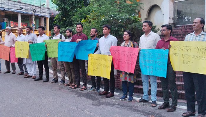 ‘মৃত্যুফাঁদ’ চট্টগ্রাম-কক্সবাজার মহাসড়ক