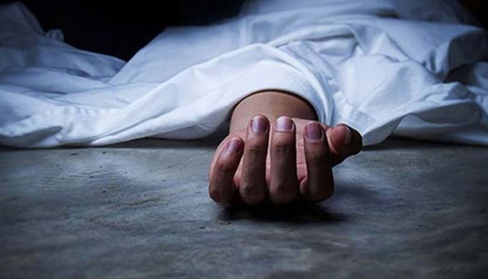 বাঁশ কাটতে গিয়ে বিদ্যুৎস্পৃষ্টে বৃদ্ধের মৃত্যু