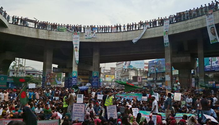 ডিপ্লোমা প্রকৌশলীদের অবরোধে ঢাকা-ময়মনসিংহ মহাসড়কে যান চলাচল বন্ধ 
