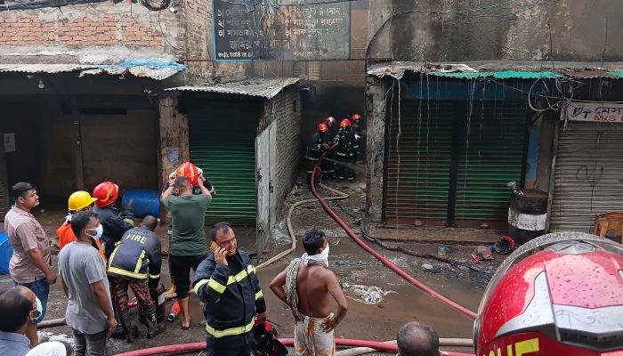 গাজীপুরে কেমিক্যাল গোডাউনে আগুন, নিয়ন্ত্রণে ৭ ইউনিট