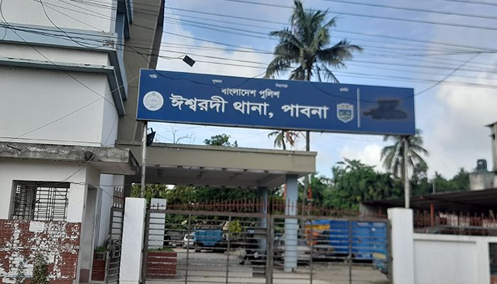 বিএনপির সংবর্ধনা অনুষ্ঠান ঘিরে সংঘর্ষ গুলিবর্ষণ, পুলিশ থেকে আসামি ছিনতাই