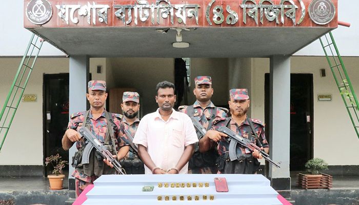 যশোরে ৩ কোটি টাকার স্বর্ণের বারসহ যুবক আটক
