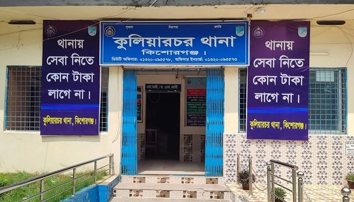 বিদ্যালয়ে ঢুকে শিক্ষিকাকে মারধরের অভিযোগ 