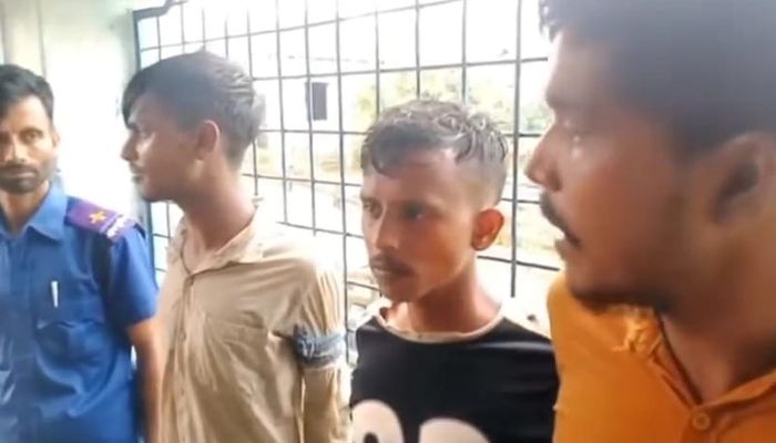 অটোরিকশা ছিনতাই করতে চালককে হত্যা, ৩ ছিনতাইকারী আটক
