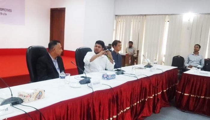 গদি নিয়ে চিন্তা মাহফুজের