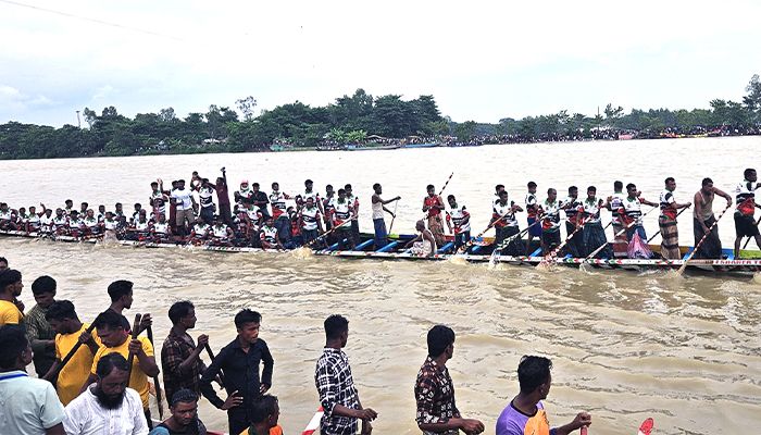 কুশিয়ারায় ঢেউ তুলল নৌকাবাইচ