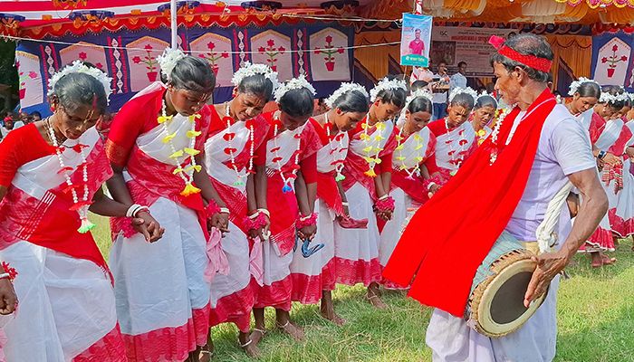 ক্ষুদ্র নৃ-গোষ্ঠী পালন করল ঐতিহ্যবাহী কারাম উৎসব