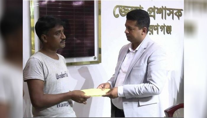 সিদ্ধিরগঞ্জে বিস্ফোরণে নিহত ও দগ্ধদের ডিসির অনুদান
