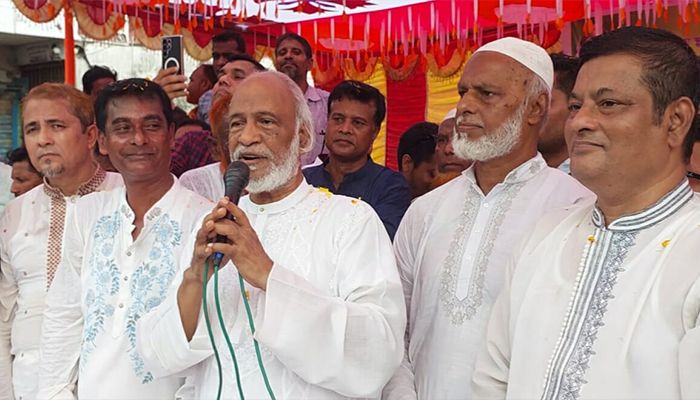 আ.লীগ শত শত কোটি টাকা লুটে দেশটাকে দেউলিয়া করেছে : মঈন খান