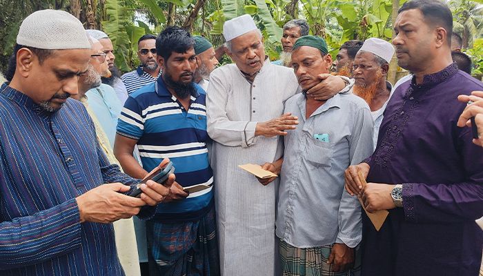 ৩ জেলে পরিবারকে তারেক রহমানের পক্ষ থেকে আর্থিক সহায়তা
