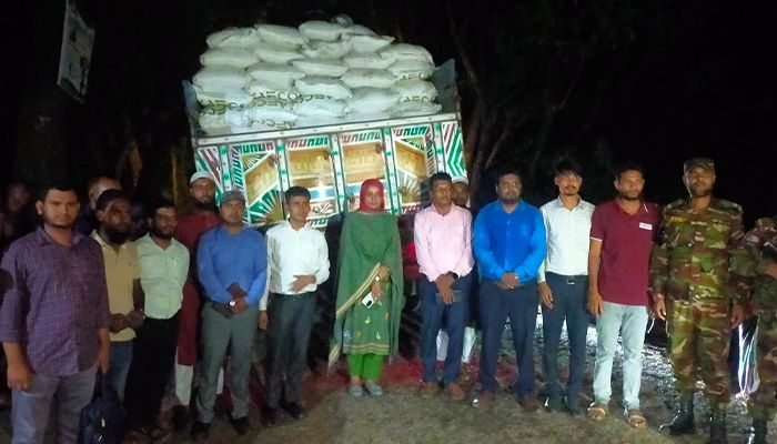 পাচারকালে ৬৭০ বস্তা ইউরিয়া সার জব্দ