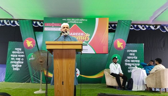 শিক্ষার্থীরা পেলেন ক্যারিয়ার গাইড প্রশিক্ষণ 