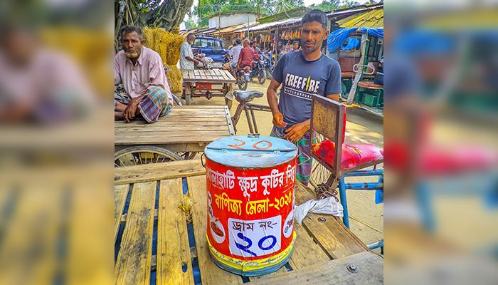 খোলাহাটিতে মেলার নামে লটারী ও যাত্রাপালায় নগ্ন নৃত্য