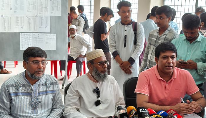 ছাত্রদল চায় হাতে ভোট গণনা, শিবির ওএমআরে