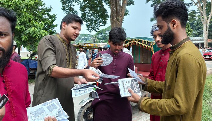 ছুটির দিনেও জমজমাট প্রচারণা