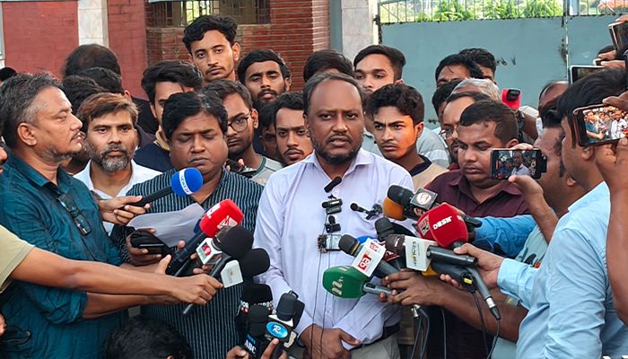 রাবি শিক্ষক-কর্মকর্তা-কর্মচারীদের অনির্দিষ্টকালের জন্য ‘কমপ্লিট শাটডাউন’ ঘোষণা