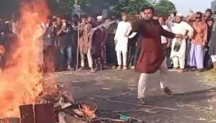 নুরাল পাগলার লাশে পেট্রোল ছিটানো নজির গ্রেপ্তার