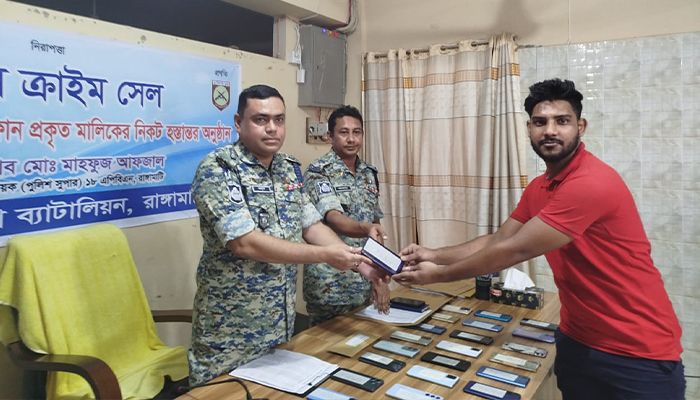 ৩০টি মোবাইল ফোন উদ্ধার করলো এপিবিএন