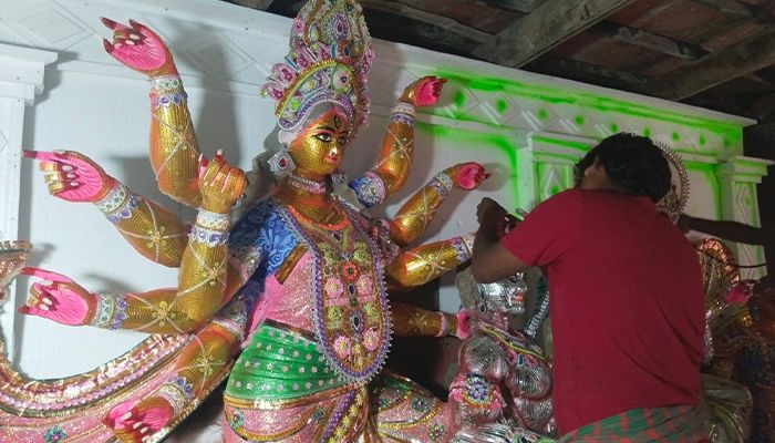 এবার পাট ও কাঁচ দিয়ে দুর্গা প্রতিমা
