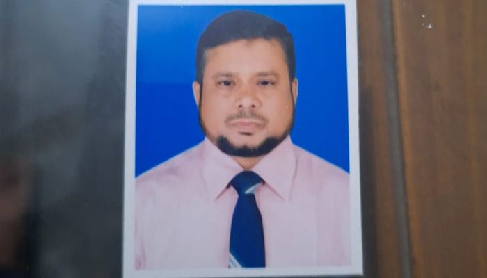 বাসের অপেক্ষায় থাকা ব্যাংক কর্মকর্তাকে কৌশলে অপহরণ