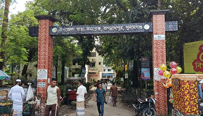 আয়া দিয়ে চলে নার্সের কাজ!