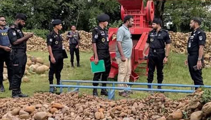 লুন্ঠিত সাদাপাথর উদ্ধারে র‍্যাবের অভিযান
