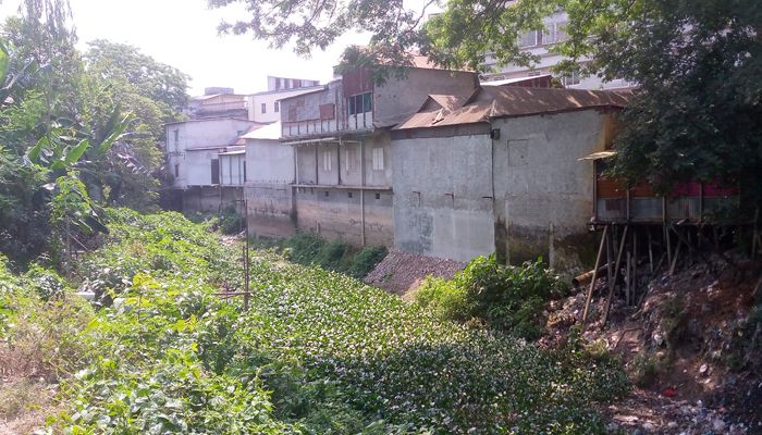 দখল-দূষণে সুন্দরী খাল 