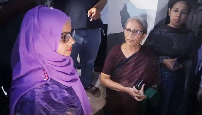প্রাণিসম্পদ কর্মকর্তার গাড়িতে মেয়াদোত্তীর্ণ ওষুধ, তদন্তে নেমেছে টিম