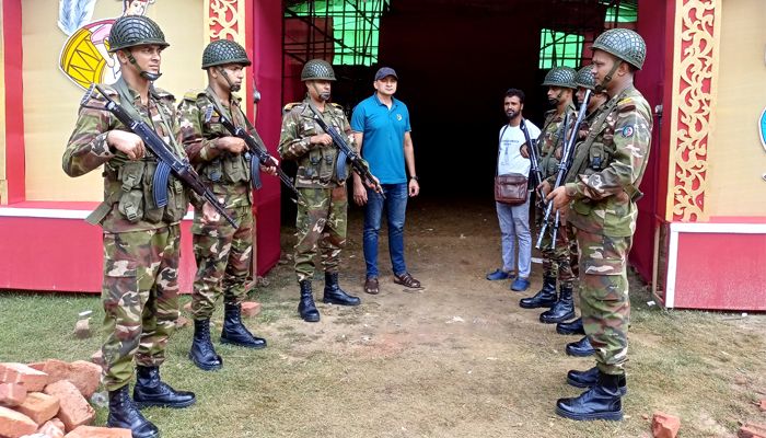 দুর্গাপূজা উপলক্ষে মৌলভীবাজারে সেনাবাহিনীর টহল জোরদার