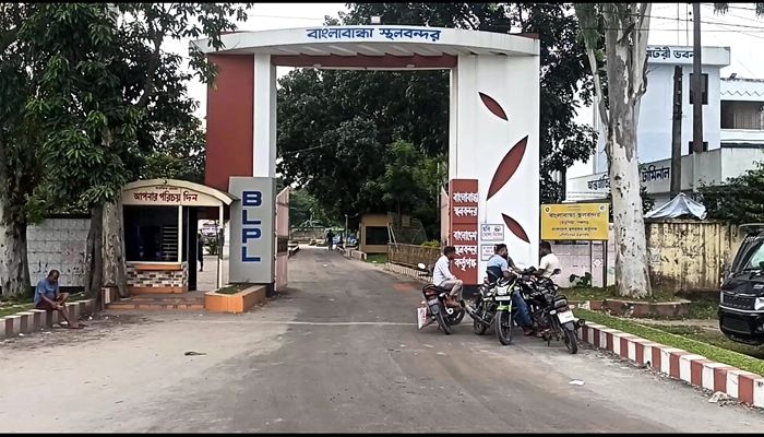 দুর্গাপূজায় টানা ৯ দিন বন্ধ বাংলাবান্ধা স্থলবন্দরে আমদানি-রপ্তানি 