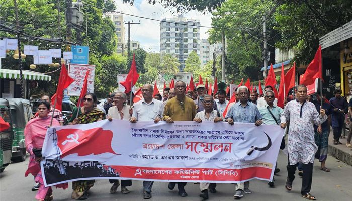 নির্বাচন দিয়ে বাঘের পিঠ থেকে নেমে যান: এম এম আকাশ