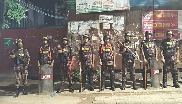 পাল্টাপাল্টি অভিযোগ, উত্তেজনা, সতর্ক আইনশৃঙ্খলা বাহিনী