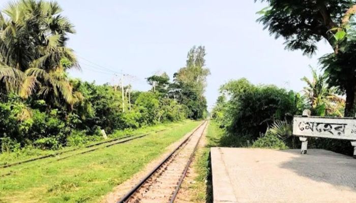 শাহরাস্তিতে ট্রেনে কাটা পড়ে অজ্ঞাত যুবকের মৃত্যু 
