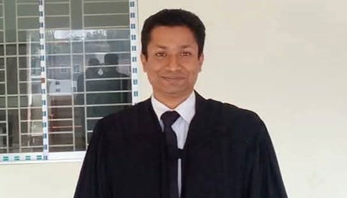 ঝালকাঠিতে আইনজীবীর ঝুলন্ত মরদেহ উদ্ধার, পাশে পড়ে ছিল চিরকুট