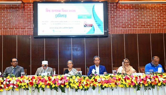 জলাতঙ্ক রোগ নিয়ে আতঙ্কিত না হয়ে সচেতনতা বাড়াতে হবে: প্রাণিসম্পদ উপদেষ্টা 