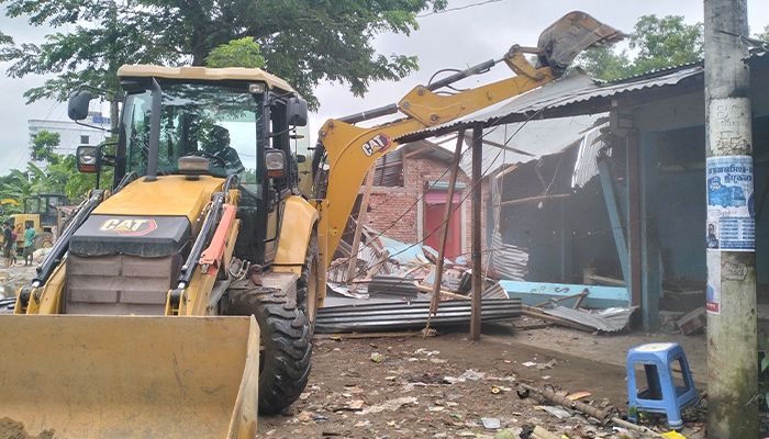 কচুয়ায় সড়কের অবৈধ স্থাপনা উচ্ছেদ