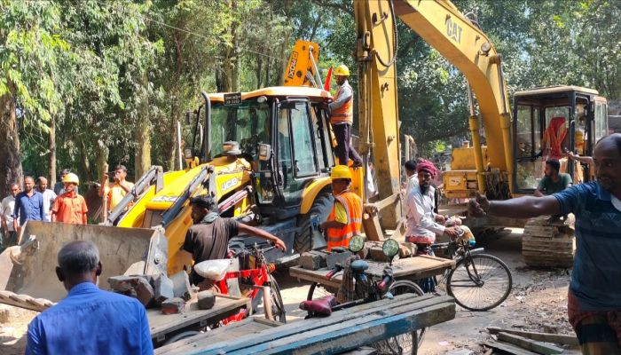 ভূঞাপুরে দুই যুগ পর অবৈধ স্থাপনা উচ্ছেদ