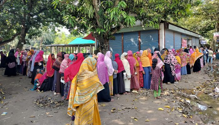 কালিহাতীতে ওএমএস আটা, অনেকেই ফিরছেন খালি হাতে 