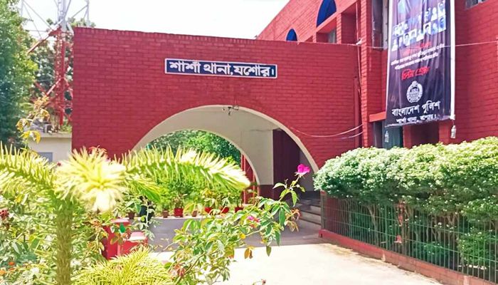 স্কুলছাত্রকে বলাৎকারের অভিযোগে কথিত সাংবাদিক আটক