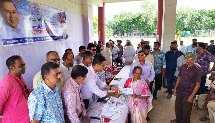 ৭০টি পূজামণ্ডপে তারেক রহমানের পক্ষ থেকে উপহার প্রদান
