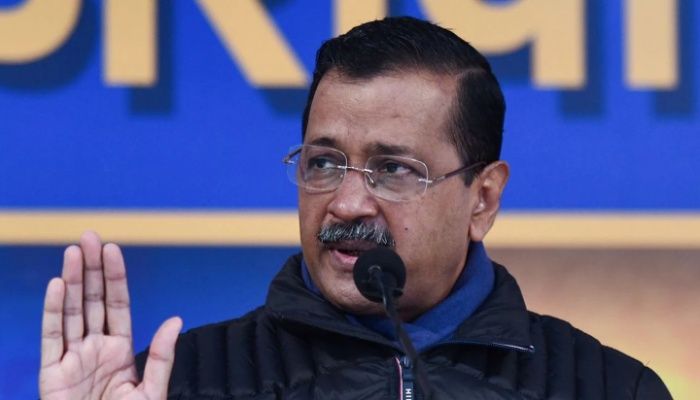 সাহস থাকলে মার্কিন পণ্যে ৭৫ শতাংশ শুল্ক দিয়ে দেখান: কেজরিওয়াল