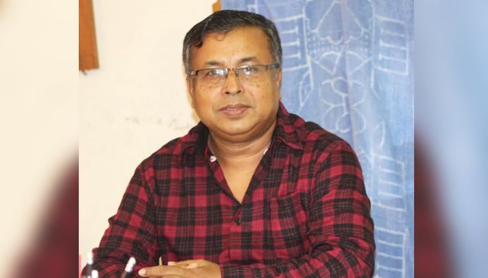 মন্ত্রীর পারিবারিক গাড়িচালক বেতন নিতেন বেতার থেকে 
